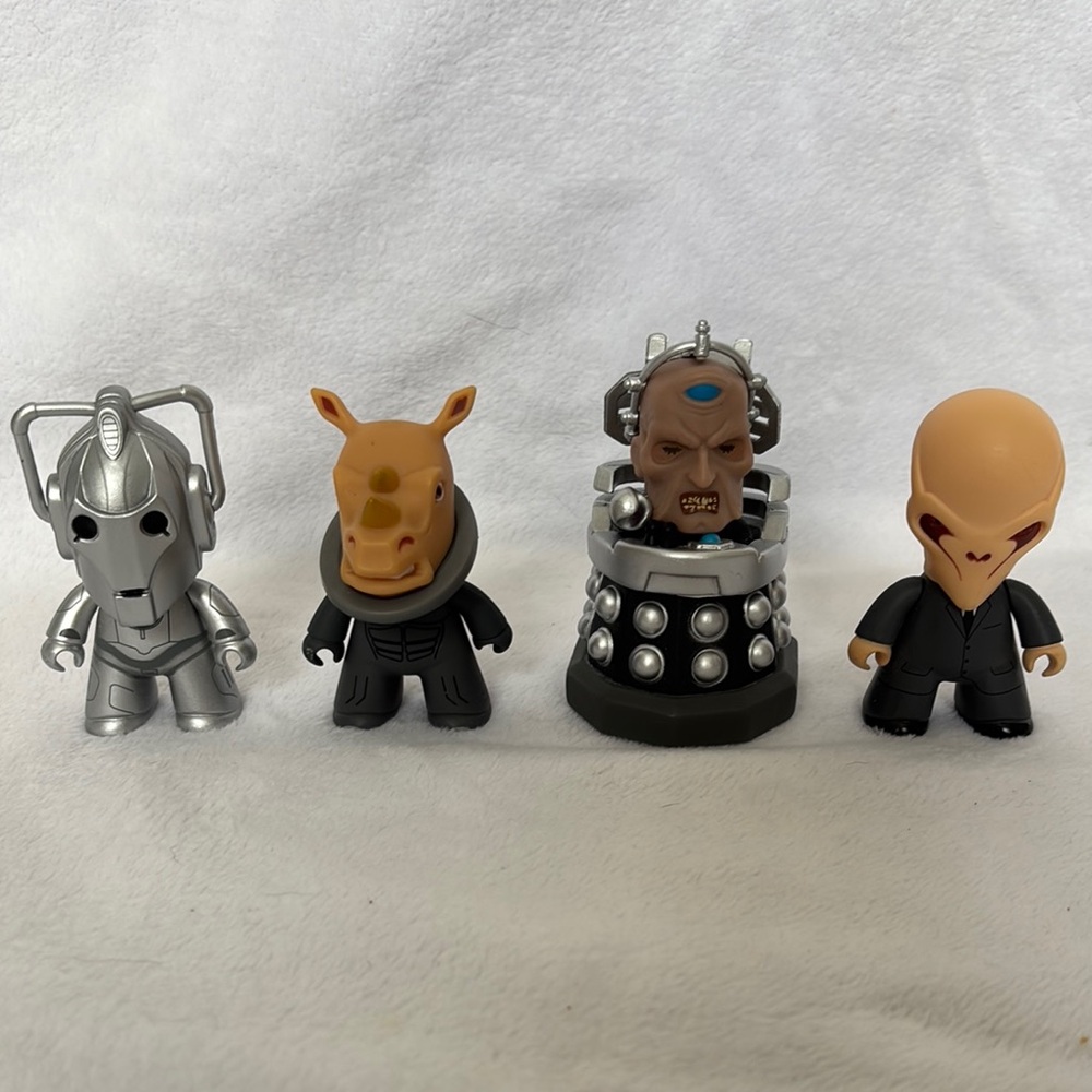 Titan Doctor Who blind box figures set